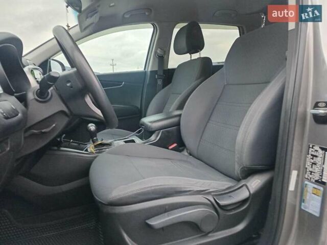 Серый Киа Соренто, объемом двигателя 3.3 л и пробегом 198 тыс. км за 16990 $, фото 17 на Automoto.ua