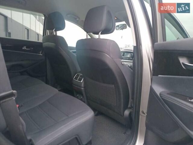 Серый Киа Соренто, объемом двигателя 3.3 л и пробегом 198 тыс. км за 16990 $, фото 24 на Automoto.ua