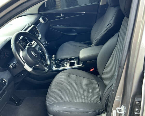 Серый Киа Соренто, объемом двигателя 2.36 л и пробегом 188 тыс. км за 14999 $, фото 16 на Automoto.ua