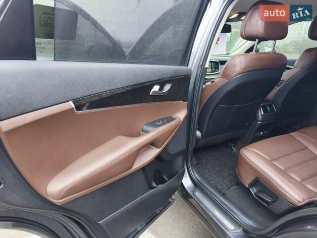 Серый Киа Соренто, объемом двигателя 2.2 л и пробегом 237 тыс. км за 21700 $, фото 15 на Automoto.ua