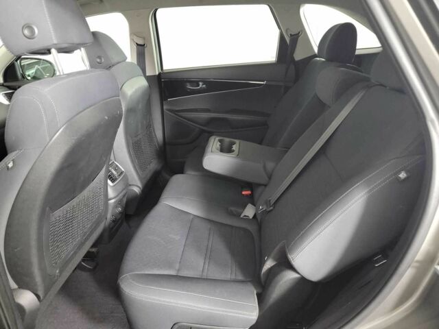 Сірий Кіа Соренто, об'ємом двигуна 0 л та пробігом 142 тис. км за 10400 $, фото 12 на Automoto.ua