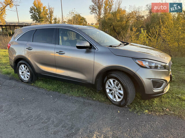 Серый Киа Соренто, объемом двигателя 2.4 л и пробегом 125 тыс. км за 14900 $, фото 5 на Automoto.ua