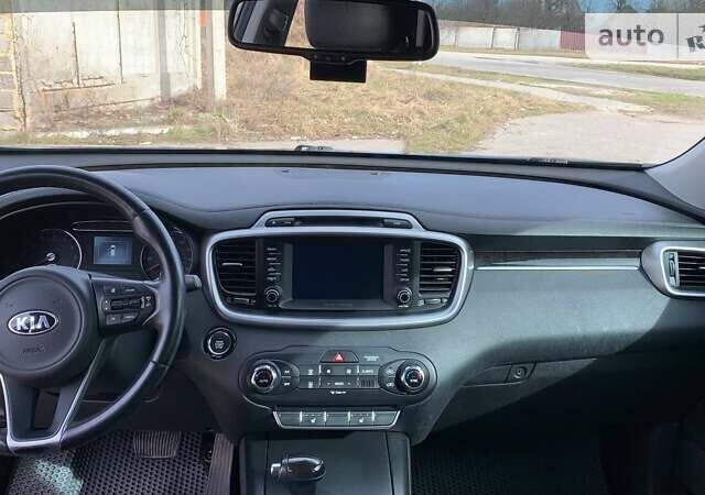 Серый Киа Соренто, объемом двигателя 2.36 л и пробегом 120 тыс. км за 18500 $, фото 9 на Automoto.ua