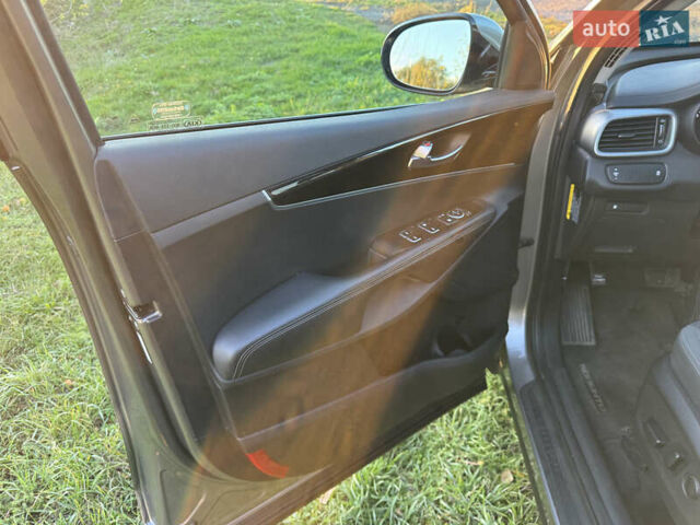 Серый Киа Соренто, объемом двигателя 2.4 л и пробегом 125 тыс. км за 14900 $, фото 27 на Automoto.ua