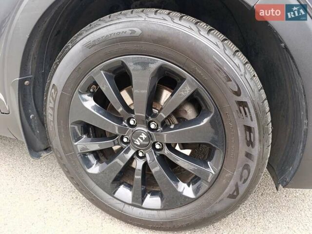 Серый Киа Соренто, объемом двигателя 3.3 л и пробегом 210 тыс. км за 17000 $, фото 7 на Automoto.ua