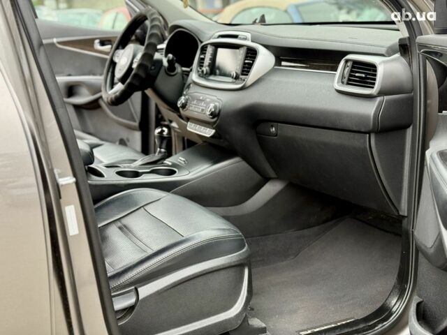 Серый Киа Соренто, объемом двигателя 2.4 л и пробегом 164 тыс. км за 15000 $, фото 17 на Automoto.ua