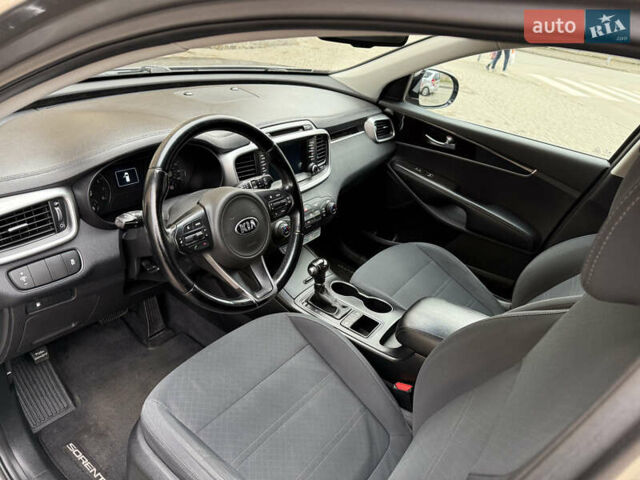 Серый Киа Соренто, объемом двигателя 2.4 л и пробегом 137 тыс. км за 15700 $, фото 15 на Automoto.ua