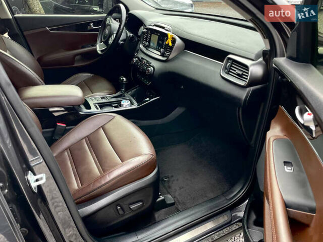 Сірий Кіа Соренто, об'ємом двигуна 2 л та пробігом 90 тис. км за 21900 $, фото 12 на Automoto.ua