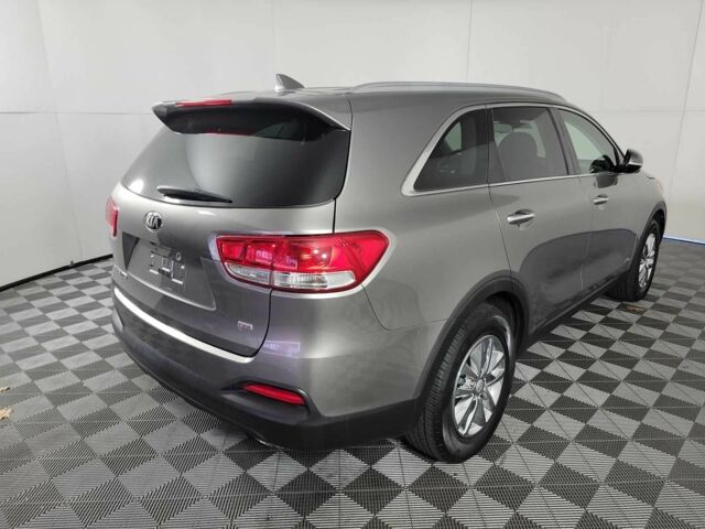 Сірий Кіа Соренто, об'ємом двигуна 0 л та пробігом 142 тис. км за 10400 $, фото 3 на Automoto.ua