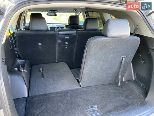 Серый Киа Соренто, объемом двигателя 3.34 л и пробегом 115 тыс. км за 15250 $, фото 12 на Automoto.ua