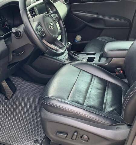 Серый Киа Соренто, объемом двигателя 2.36 л и пробегом 120 тыс. км за 18500 $, фото 12 на Automoto.ua