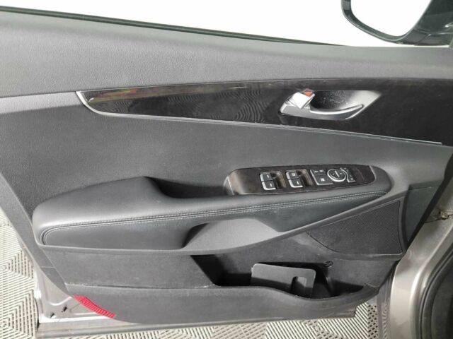 Сірий Кіа Соренто, об'ємом двигуна 0 л та пробігом 142 тис. км за 10400 $, фото 8 на Automoto.ua