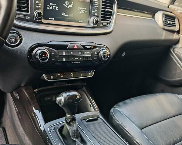 Сірий Кіа Соренто, об'ємом двигуна 2.2 л та пробігом 201 тис. км за 20500 $, фото 52 на Automoto.ua