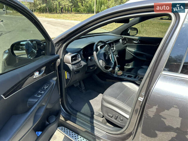 Серый Киа Соренто, объемом двигателя 2 л и пробегом 176 тыс. км за 23000 $, фото 6 на Automoto.ua