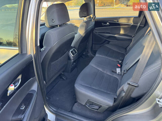 Серый Киа Соренто, объемом двигателя 2.4 л и пробегом 125 тыс. км за 14900 $, фото 17 на Automoto.ua