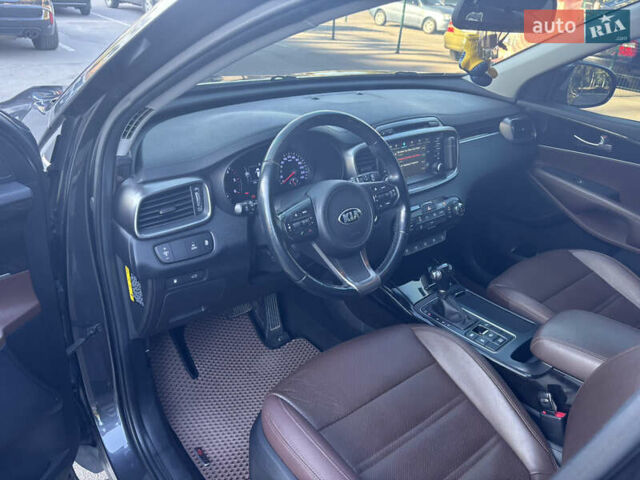 Серый Киа Соренто, объемом двигателя 2 л и пробегом 205 тыс. км за 23300 $, фото 10 на Automoto.ua