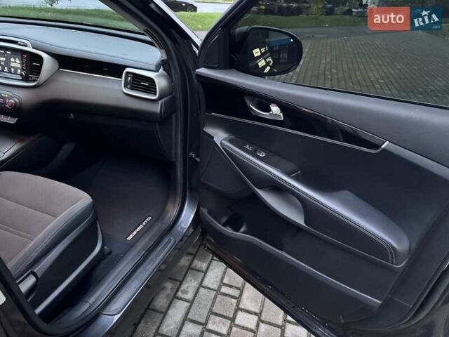 Серый Киа Соренто, объемом двигателя 2.4 л и пробегом 171 тыс. км за 15200 $, фото 47 на Automoto.ua