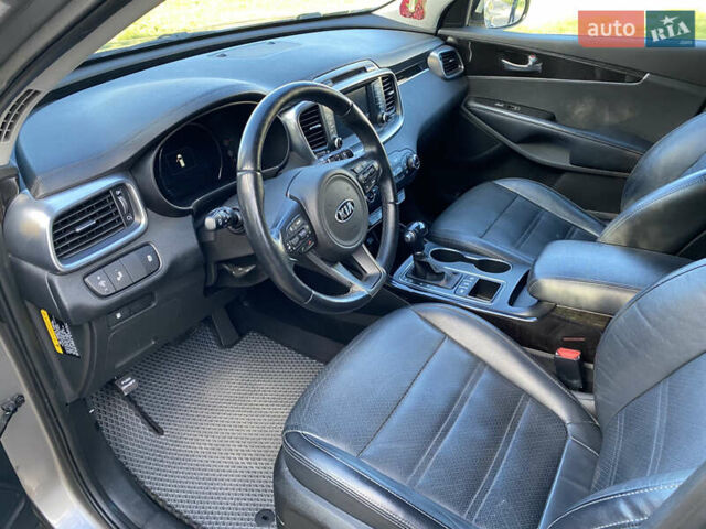 Серый Киа Соренто, объемом двигателя 3.34 л и пробегом 115 тыс. км за 15250 $, фото 7 на Automoto.ua