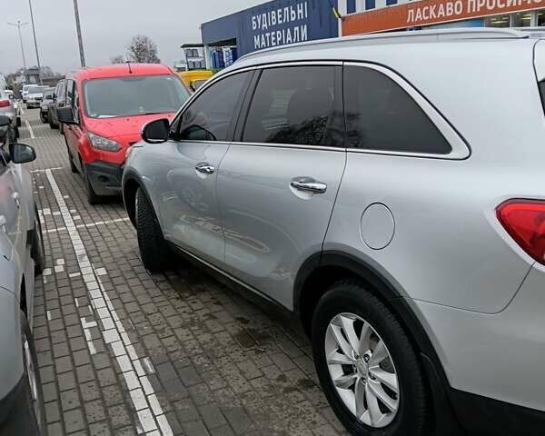 Серый Киа Соренто, объемом двигателя 2.4 л и пробегом 230 тыс. км за 14800 $, фото 3 на Automoto.ua