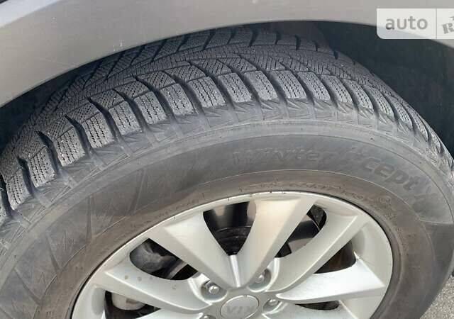 Серый Киа Соренто, объемом двигателя 2.36 л и пробегом 120 тыс. км за 18500 $, фото 14 на Automoto.ua