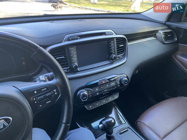 Серый Киа Соренто, объемом двигателя 2.2 л и пробегом 180 тыс. км за 25000 $, фото 26 на Automoto.ua