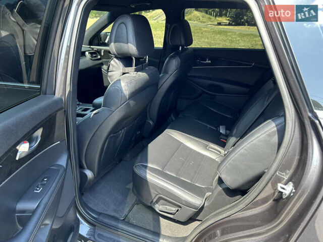 Серый Киа Соренто, объемом двигателя 2 л и пробегом 176 тыс. км за 23000 $, фото 7 на Automoto.ua