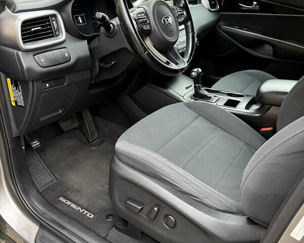 Серый Киа Соренто, объемом двигателя 2.4 л и пробегом 137 тыс. км за 15700 $, фото 18 на Automoto.ua