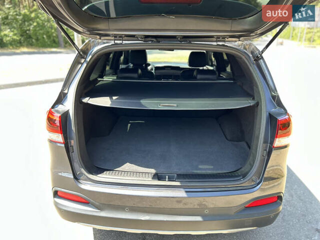 Серый Киа Соренто, объемом двигателя 2 л и пробегом 176 тыс. км за 23000 $, фото 11 на Automoto.ua