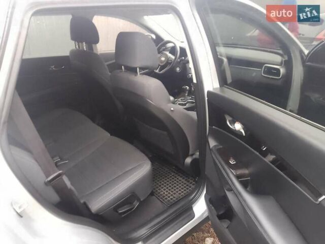 Серый Киа Соренто, объемом двигателя 2.36 л и пробегом 156 тыс. км за 16000 $, фото 11 на Automoto.ua