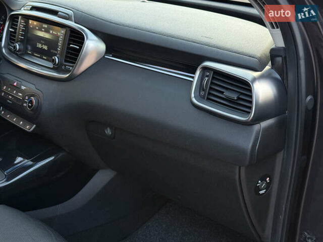 Сірий Кіа Соренто, об'ємом двигуна 2.2 л та пробігом 223 тис. км за 20750 $, фото 102 на Automoto.ua