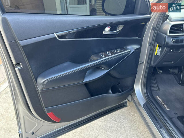 Серый Киа Соренто, объемом двигателя 2.36 л и пробегом 188 тыс. км за 14999 $, фото 17 на Automoto.ua