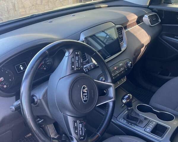 Сірий Кіа Соренто, об'ємом двигуна 2 л та пробігом 140 тис. км за 18200 $, фото 15 на Automoto.ua