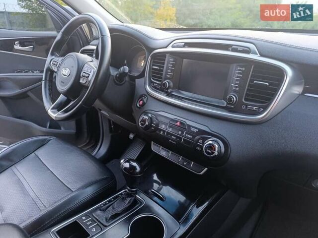 Серый Киа Соренто, объемом двигателя 3.3 л и пробегом 210 тыс. км за 17000 $, фото 10 на Automoto.ua