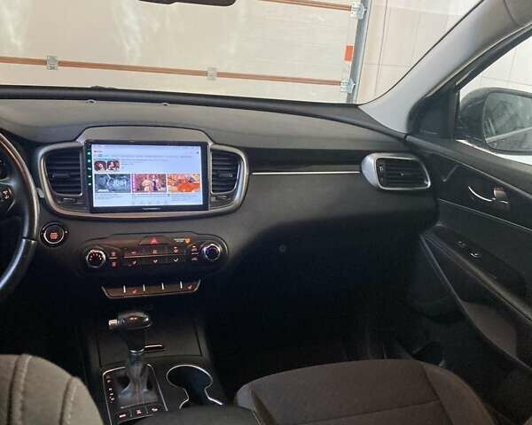 Сірий Кіа Соренто, об'ємом двигуна 2 л та пробігом 140 тис. км за 18200 $, фото 23 на Automoto.ua