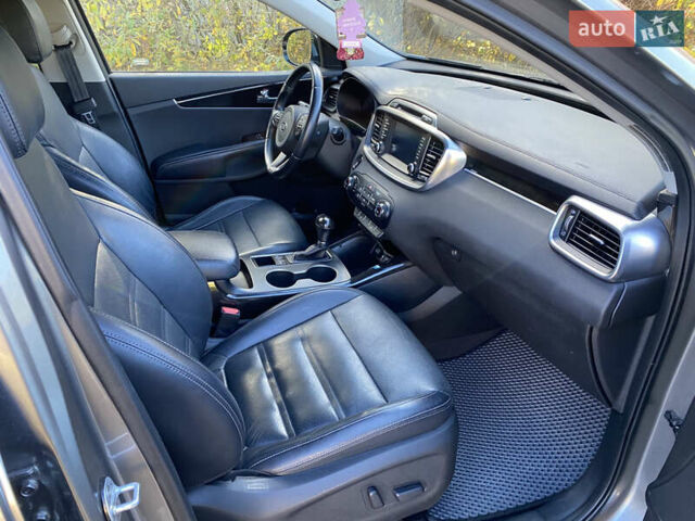 Серый Киа Соренто, объемом двигателя 3.34 л и пробегом 115 тыс. км за 15250 $, фото 17 на Automoto.ua