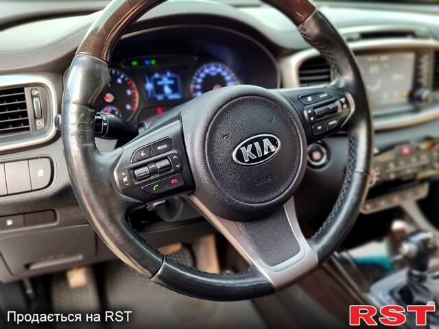 Киа Соренто 2016 в Одессе на Automoto.ua Серый Киа Соренто, объемом двигателя 2 л и пробегом 137 тыс. км за 21000 $, фото 10 на Automoto.ua