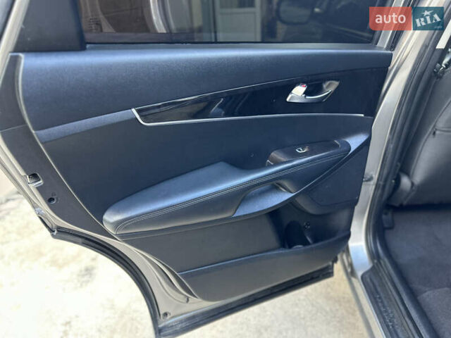 Серый Киа Соренто, объемом двигателя 2.36 л и пробегом 188 тыс. км за 14999 $, фото 20 на Automoto.ua