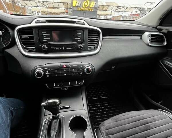 Серый Киа Соренто, объемом двигателя 2.36 л и пробегом 105 тыс. км за 16300 $, фото 7 на Automoto.ua