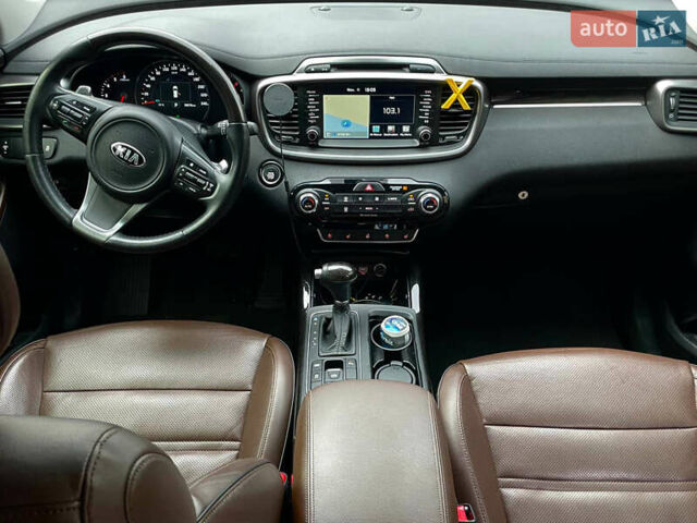 Сірий Кіа Соренто, об'ємом двигуна 2 л та пробігом 90 тис. км за 21900 $, фото 10 на Automoto.ua