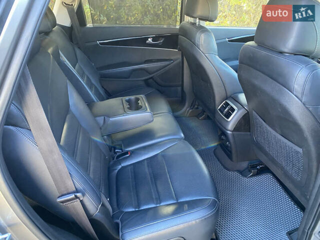 Серый Киа Соренто, объемом двигателя 3.34 л и пробегом 115 тыс. км за 15250 $, фото 18 на Automoto.ua