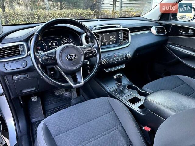 Серый Киа Соренто, объемом двигателя 2.36 л и пробегом 137 тыс. км за 16700 $, фото 12 на Automoto.ua