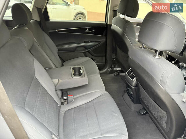 Серый Киа Соренто, объемом двигателя 2.4 л и пробегом 137 тыс. км за 15700 $, фото 14 на Automoto.ua