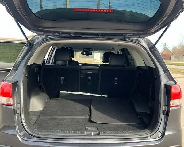 Серый Киа Соренто, объемом двигателя 2.36 л и пробегом 120 тыс. км за 18500 $, фото 15 на Automoto.ua