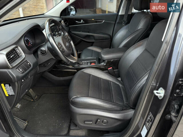 Киа Соренто 2017 в Одессе на Automoto.ua Серый Киа Соренто, объемом двигателя 2 л и пробегом 140 тыс. км за 22500 $, фото 37 на Automoto.ua
