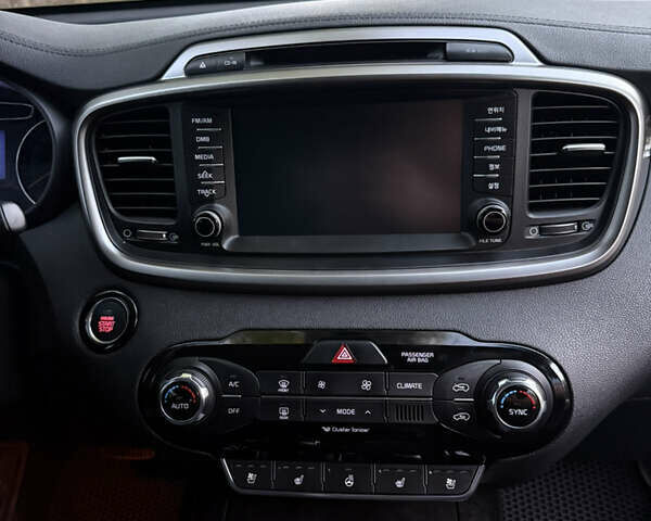 Серый Киа Соренто, объемом двигателя 2 л и пробегом 142 тыс. км за 19300 $, фото 12 на Automoto.ua