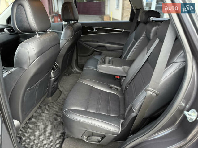Киа Соренто 2017 в Одессе на Automoto.ua Серый Киа Соренто, объемом двигателя 2 л и пробегом 140 тыс. км за 22500 $, фото 38 на Automoto.ua