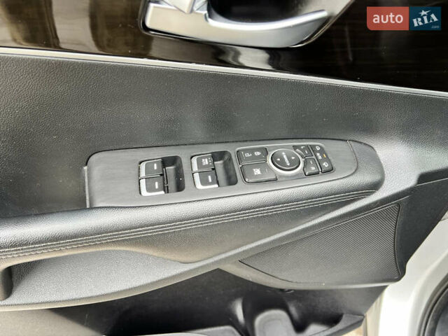 Киа Соренто 2017 в Василькове на Automoto.ua Серый Киа Соренто, объемом двигателя 2.2 л и пробегом 194 тыс. км за 23000 $, фото 14 на Automoto.ua
