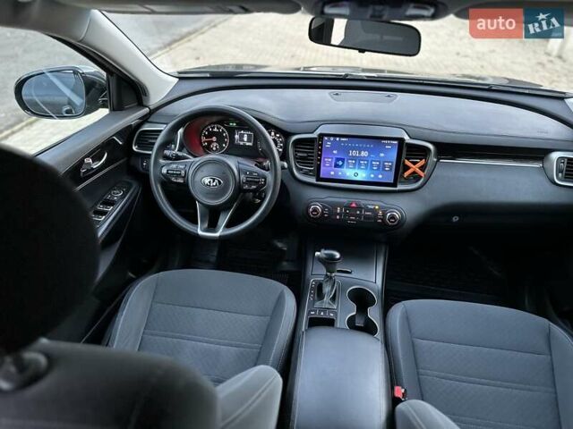 Серый Киа Соренто, объемом двигателя 2.36 л и пробегом 108 тыс. км за 14700 $, фото 19 на Automoto.ua