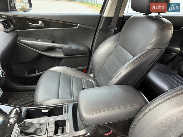 Серый Киа Соренто, объемом двигателя 2 л и пробегом 142 тыс. км за 21100 $, фото 9 на Automoto.ua