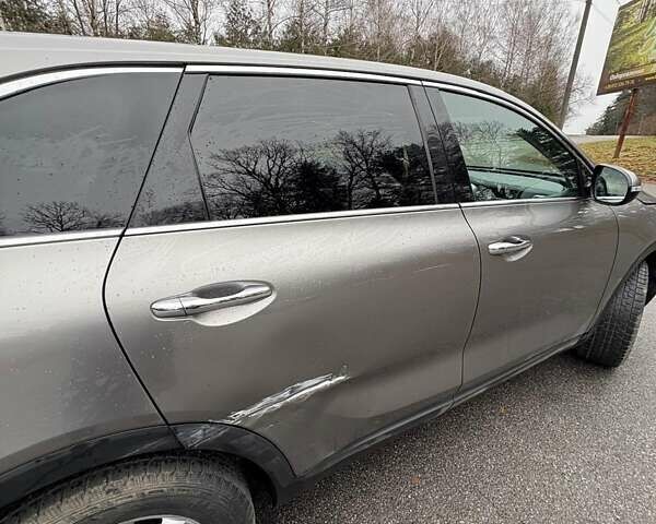 Сірий Кіа Соренто, об'ємом двигуна 2.36 л та пробігом 181 тис. км за 14800 $, фото 16 на Automoto.ua